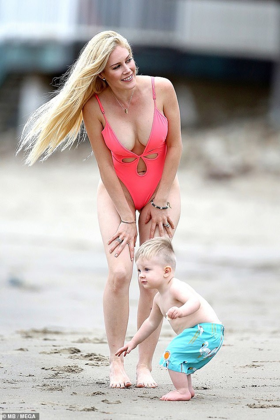 Heidi Montag diện áo tắm bốc lửa - 2 Heidi Montag diện áo tắm bốc lửa - 2