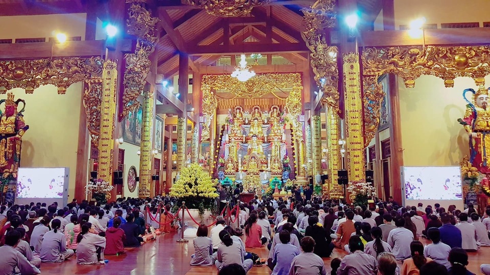 Sáng nay Uông Bí họp báo vụ “thỉnh vong báo oán” tại chùa Ba Vàng - 2 Sáng nay Uông Bí họp báo vụ “thỉnh vong báo oán” tại chùa Ba Vàng - 2