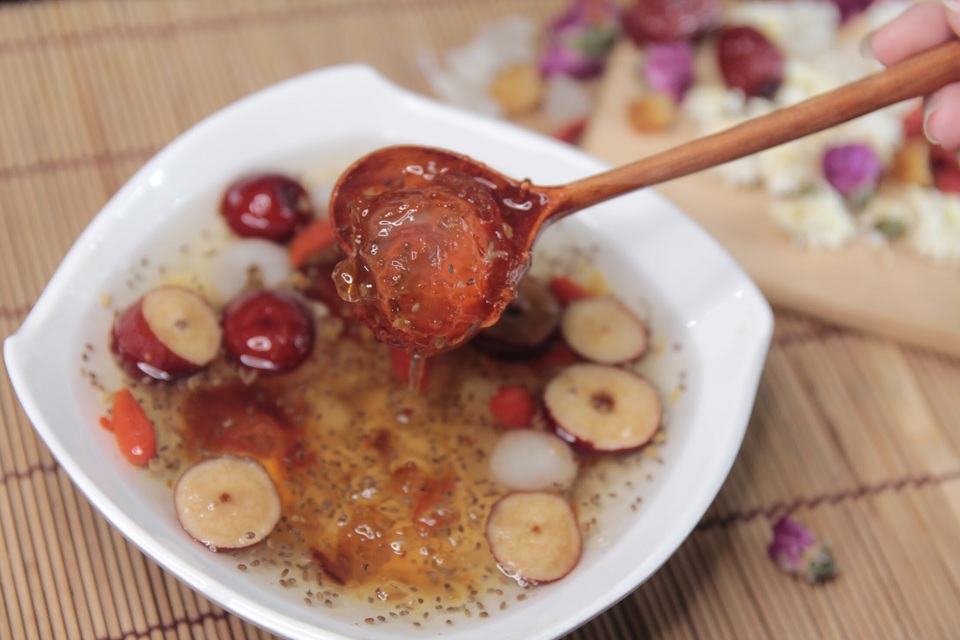 Chưa đến hè, chè tuyết yến nhựa đào đã lên cơn sốt - 6 Chưa đến hè, chè tuyết yến nhựa đào đã lên cơn sốt - 6