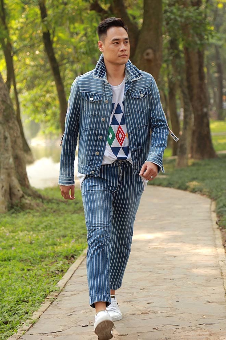 Chiêm ngưỡng tinh hoa văn hoá thổ cẩm Việt Nam qua bộ sưu tập mới - 8 Chiêm ngưỡng tinh hoa văn hoá thổ cẩm Việt Nam qua bộ sưu tập mới - 8