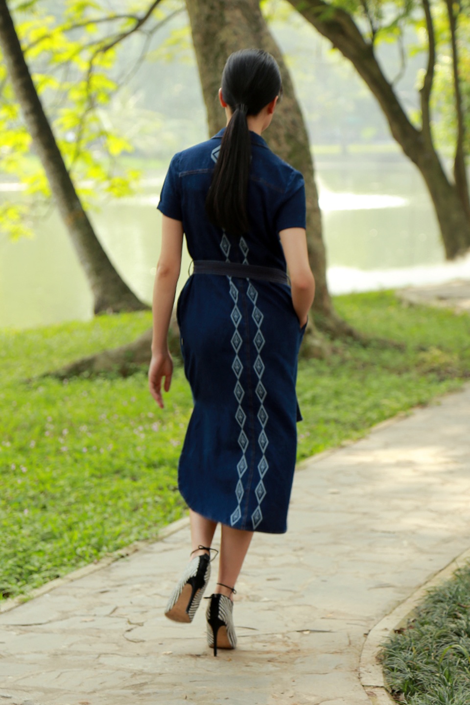 Chiêm ngưỡng tinh hoa văn hoá thổ cẩm Việt Nam qua bộ sưu tập mới - 12 Chiêm ngưỡng tinh hoa văn hoá thổ cẩm Việt Nam qua bộ sưu tập mới - 12