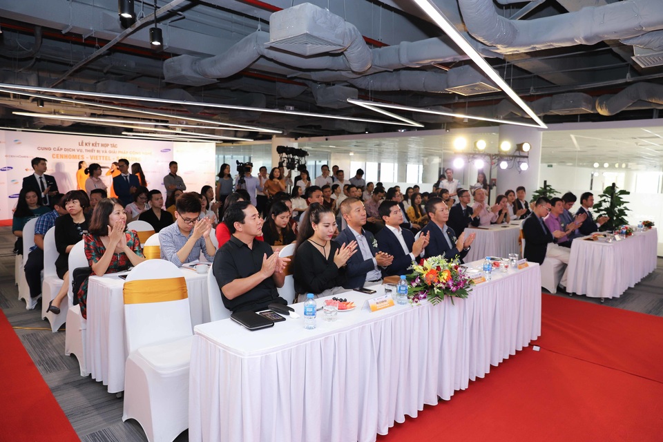 Hai ông lớn Viettel và Samsung bắt tay hợp tác với website BĐS Cenhomes.vn 2.jpg Hai ông lớn Viettel và Samsung bắt tay hợp tác với website BĐS Cenhomes.vn 2.jpg