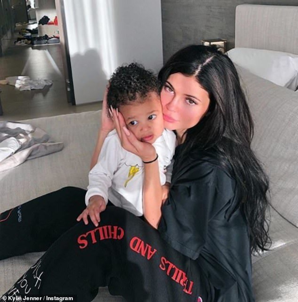 Kylie Jenner ngày càng nóng bỏng - 9