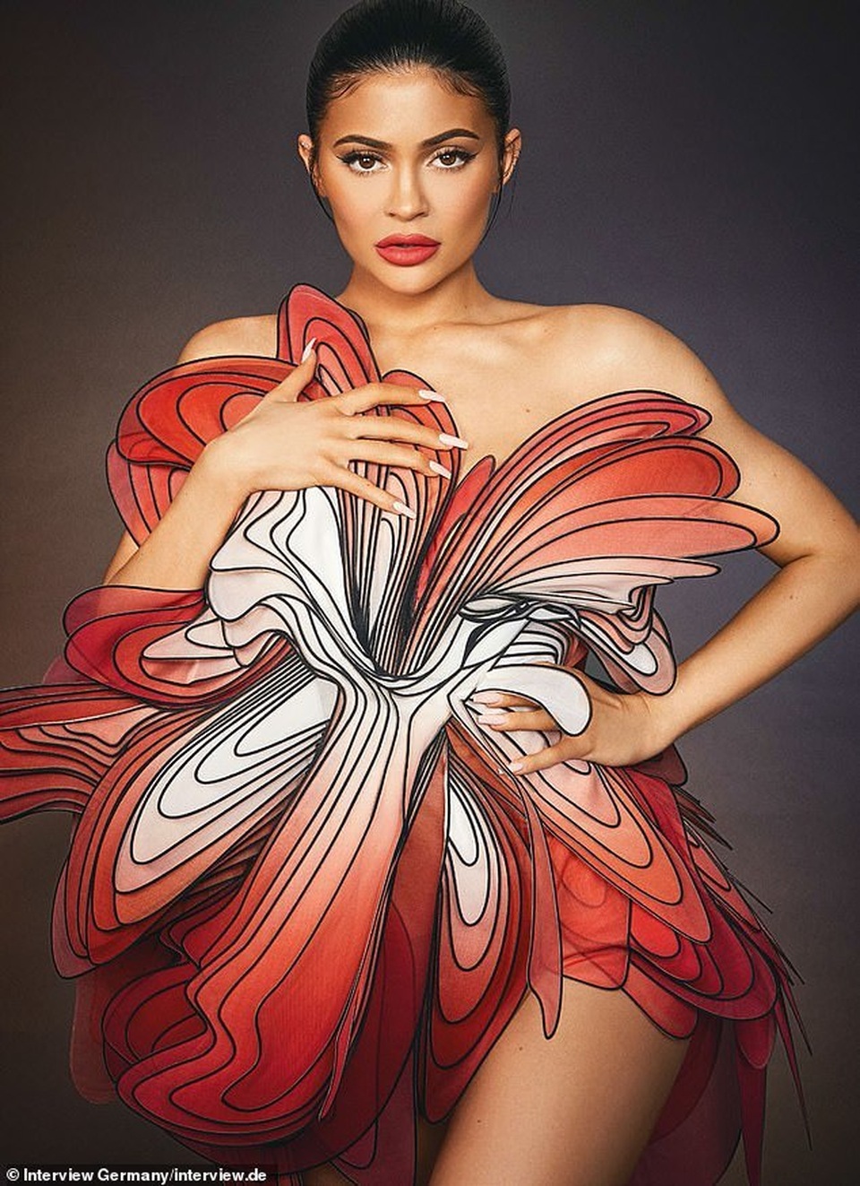 Kylie Jenner ngày càng nóng bỏng - 1