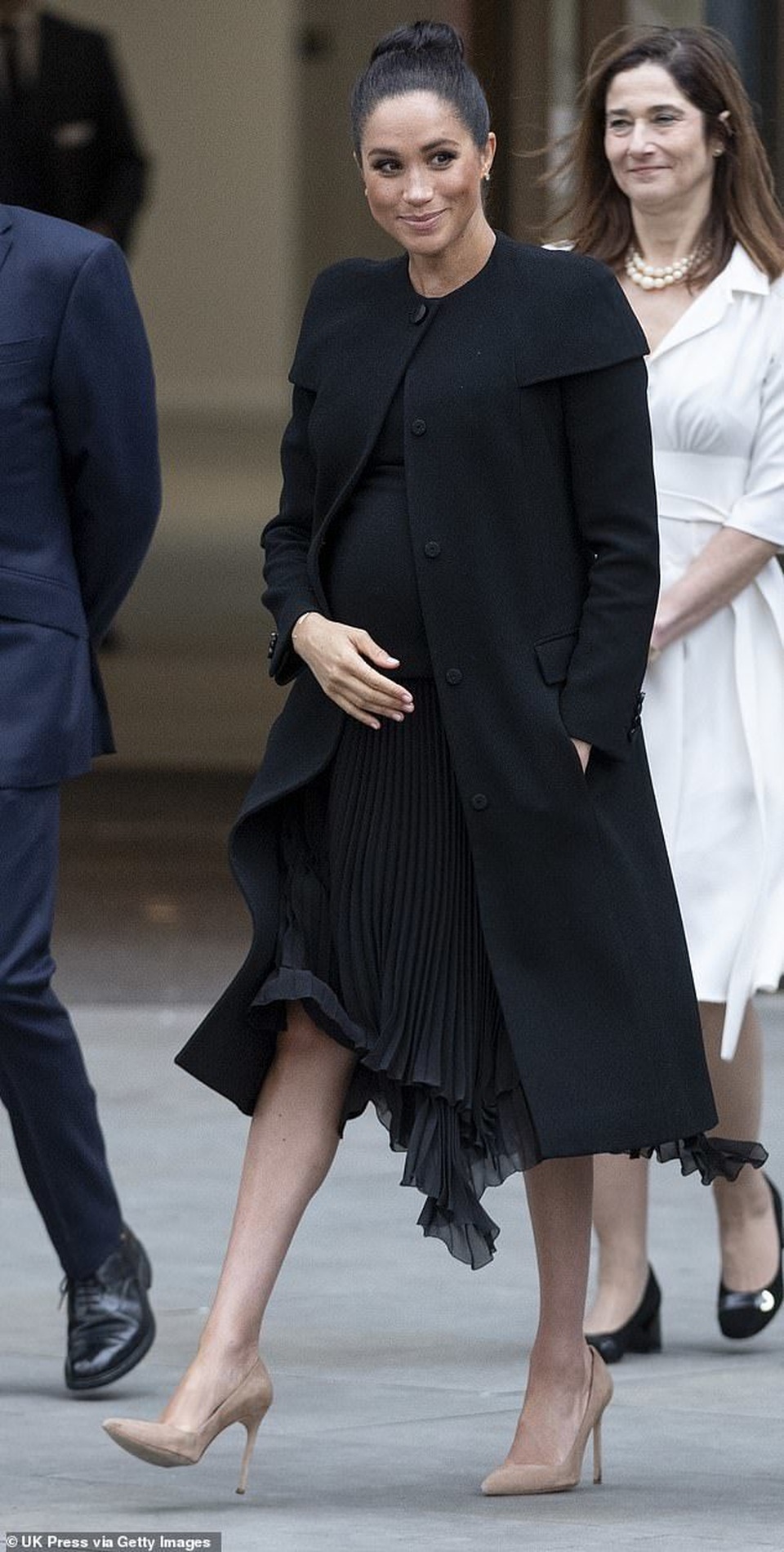 Những bộ đồ đẹp mắt của bà bầu Meghan Markle - 1 Những bộ đồ đẹp mắt của bà bầu Meghan Markle - 1