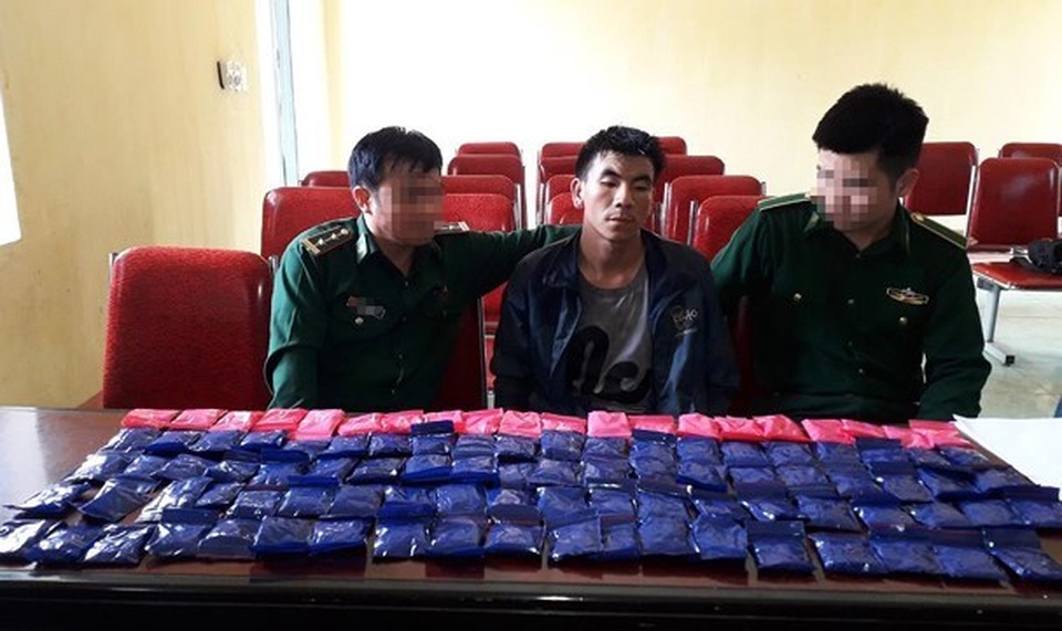 Bắt đối tượng người Lào mang 20.000 viên ma túy vào Việt Nam - 1