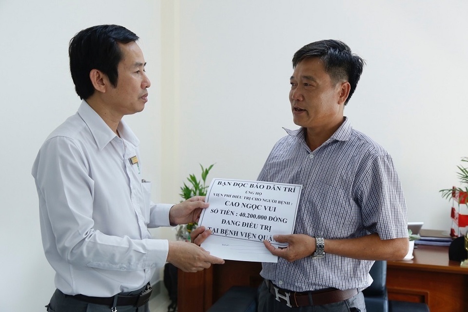 Hơn 40 triệu đồng đến với người cha trẻ bị điện giật thương tâm - 3 Hơn 40 triệu đồng đến với người cha trẻ bị điện giật thương tâm - 3