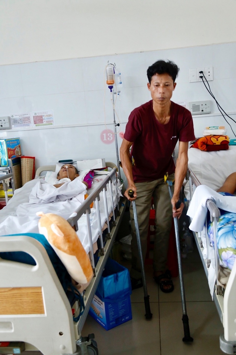 Hơn 40 triệu đồng đến với người cha trẻ bị điện giật thương tâm - 2 Hơn 40 triệu đồng đến với người cha trẻ bị điện giật thương tâm - 2