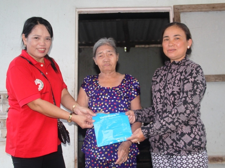 Bạn đọc Dân trí tiếp tục giúp đỡ cụ Nguyễn Lừng hơn 121 triệu đồng - 3 Bạn đọc Dân trí tiếp tục giúp đỡ cụ Nguyễn Lừng hơn 121 triệu đồng - 3