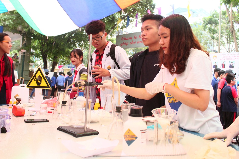 Sản phẩm bật, tắt điện bằng tiếng vỗ tay của học sinh được trường đầu tư trăm triệu đồng - 4 Sản phẩm bật, tắt điện bằng tiếng vỗ tay của học sinh được trường đầu tư trăm triệu đồng - 4