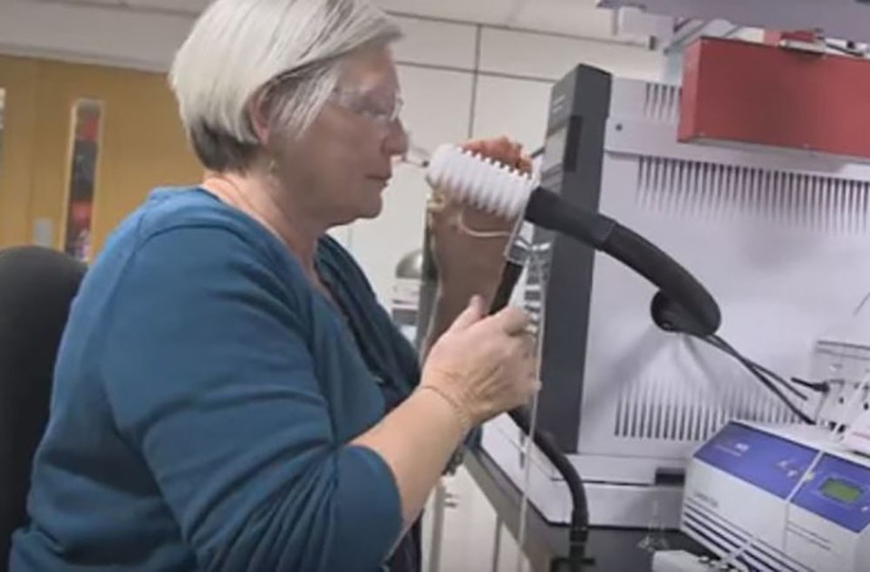 Người phụ nữ có khả năng… “ngửi” thấy người mắc bệnh Parkinson - 1 Người phụ nữ có khả năng… “ngửi” thấy người mắc bệnh Parkinson - 1