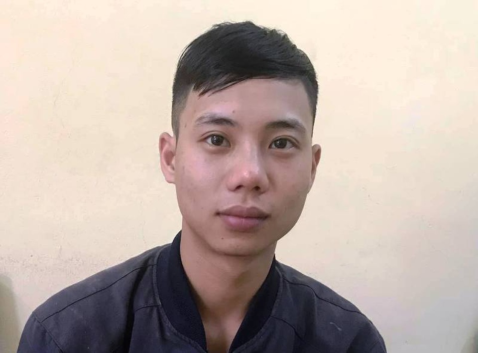Cảnh sát vây bắt nhóm côn đồ cầm kiếm truy sát nhau trên phố - 1 Cảnh sát vây bắt nhóm côn đồ cầm kiếm truy sát nhau trên phố - 1