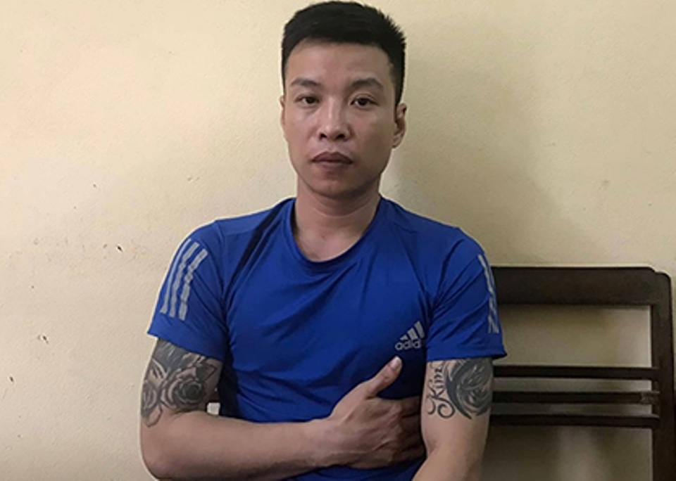 Cảnh sát vây bắt nhóm côn đồ cầm kiếm truy sát nhau trên phố - 2 Cảnh sát vây bắt nhóm côn đồ cầm kiếm truy sát nhau trên phố - 2
