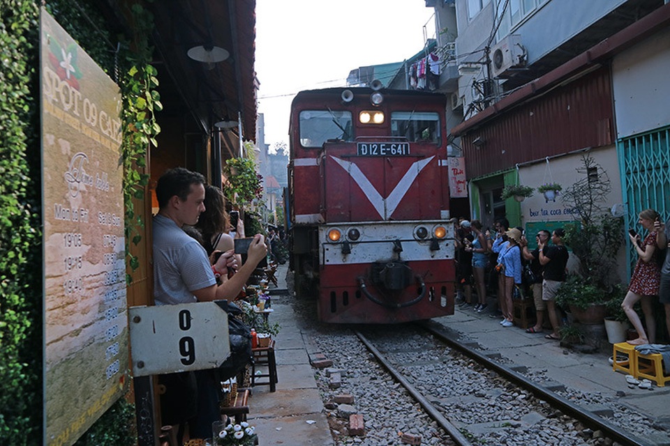 Quán cà phê thách thức tử thần, đông nghẹt khách du lịch ở Hà Nội - 11..jpg Quán cà phê thách thức tử thần, đông nghẹt khách du lịch ở Hà Nội - 11..jpg