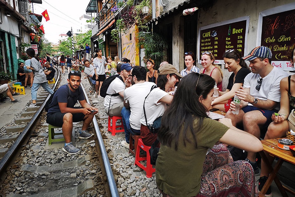 Quán cà phê thách thức tử thần, đông nghẹt khách du lịch ở Hà Nội - 8..jpg Quán cà phê thách thức tử thần, đông nghẹt khách du lịch ở Hà Nội - 8..jpg