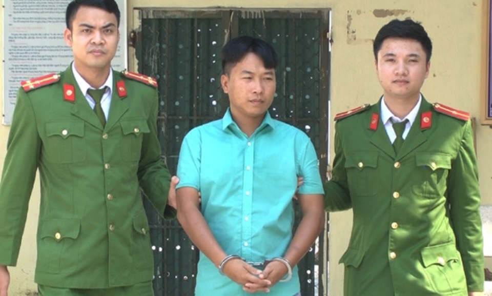 Em bị bắt vì truy nã, anh trai quay clip đăng lên mạng xã hội để kích động - 1 Em bị bắt vì truy nã, anh trai quay clip đăng lên mạng xã hội để kích động - 1