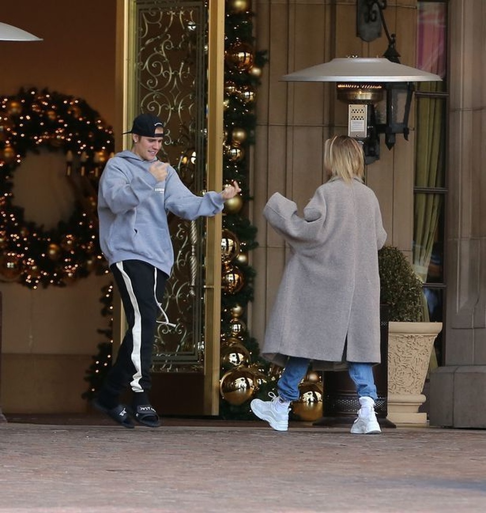 Vợ Justin Bieber khoe dáng siêu thon - 5 Vợ Justin Bieber khoe dáng siêu thon - 5