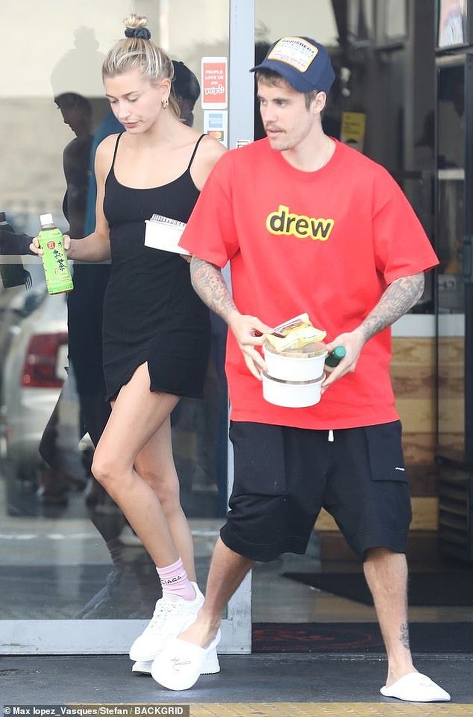 Vợ Justin Bieber khoe dáng siêu thon - 1 Vợ Justin Bieber khoe dáng siêu thon - 1