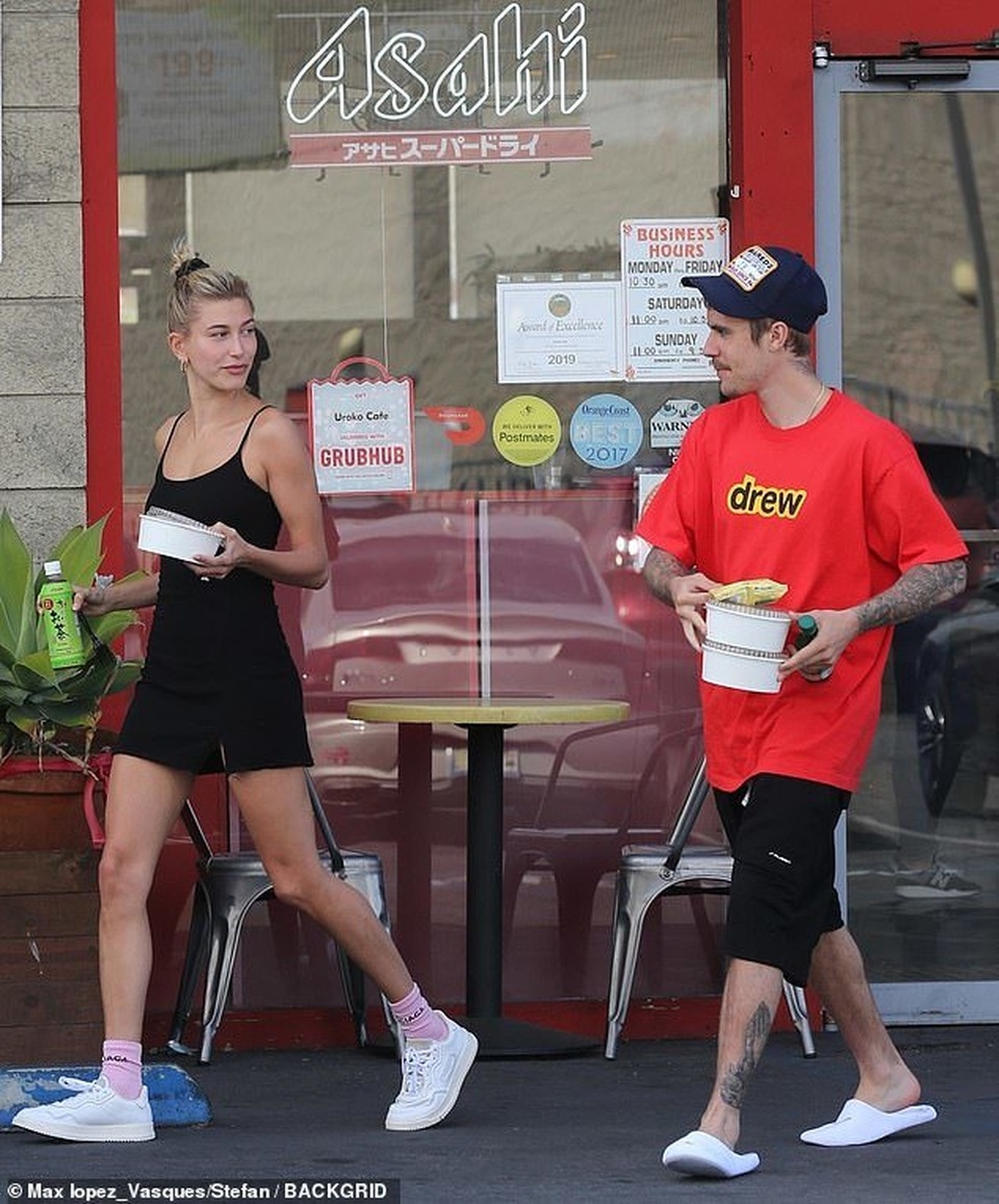 Vợ Justin Bieber khoe dáng siêu thon - 3 Vợ Justin Bieber khoe dáng siêu thon - 3