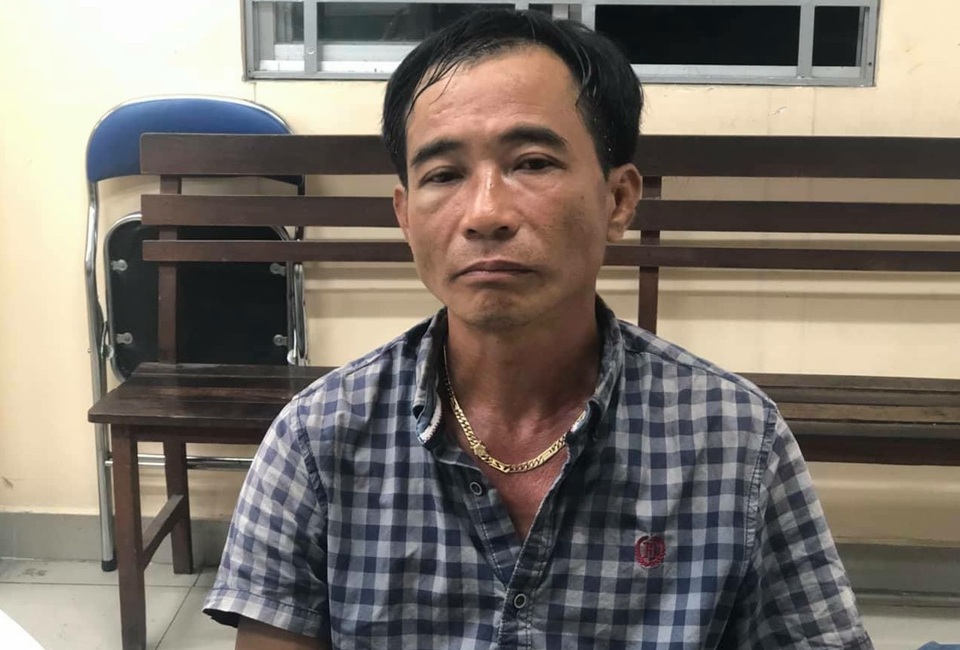 2 vợ chồng vào chùa trộm túi xách trị giá hơn 1 tỷ đồng - 1 2 vợ chồng vào chùa trộm túi xách trị giá hơn 1 tỷ đồng - 1