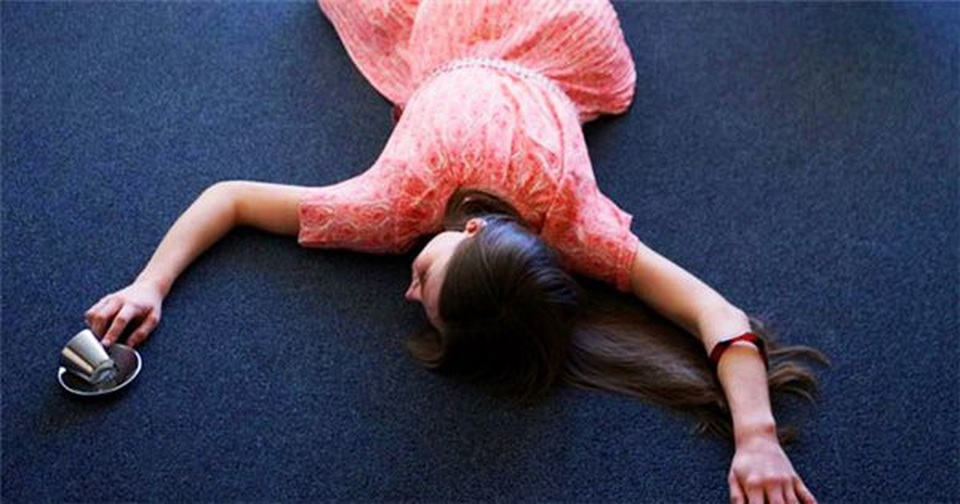 Bà mẹ 27 tuổi đột tử, trên tay vẫn cầm di động, mắt nhìn trang mua sắm - 4 Bà mẹ 27 tuổi đột tử, trên tay vẫn cầm di động, mắt nhìn trang mua sắm - 4