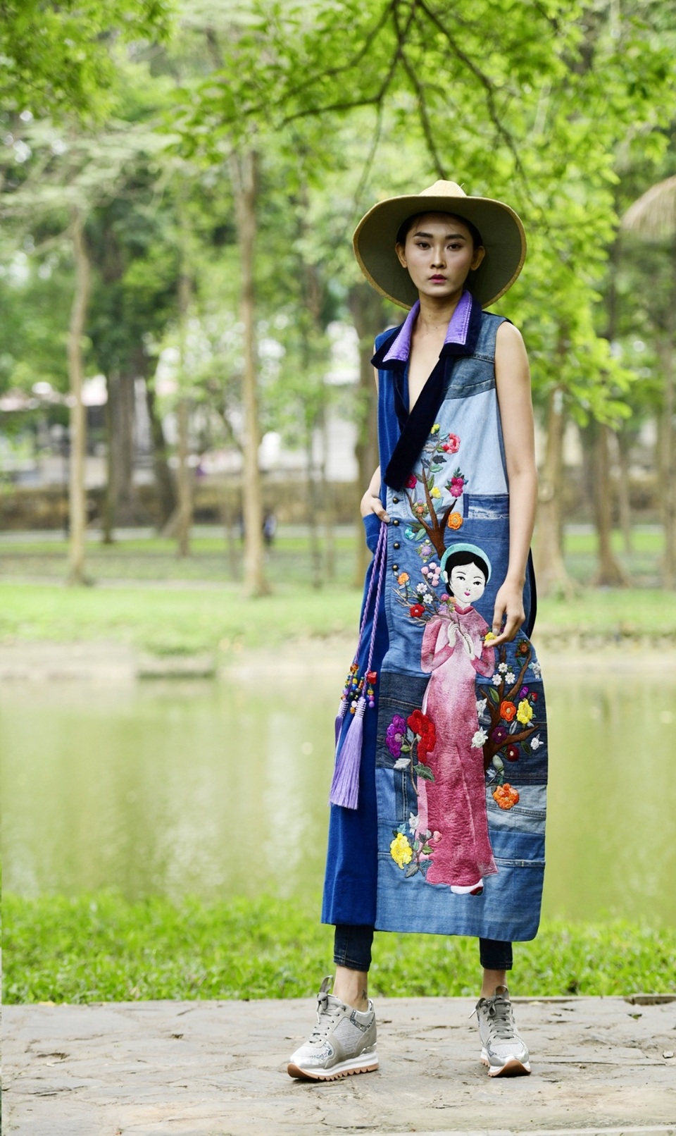 NTK Công Huân: “Khán giả bây giờ vừa đi xem thời trang, vừa “nhăm nhe” đặt hàng” - 5 NTK Công Huân: “Khán giả bây giờ vừa đi xem thời trang, vừa “nhăm nhe” đặt hàng” - 5