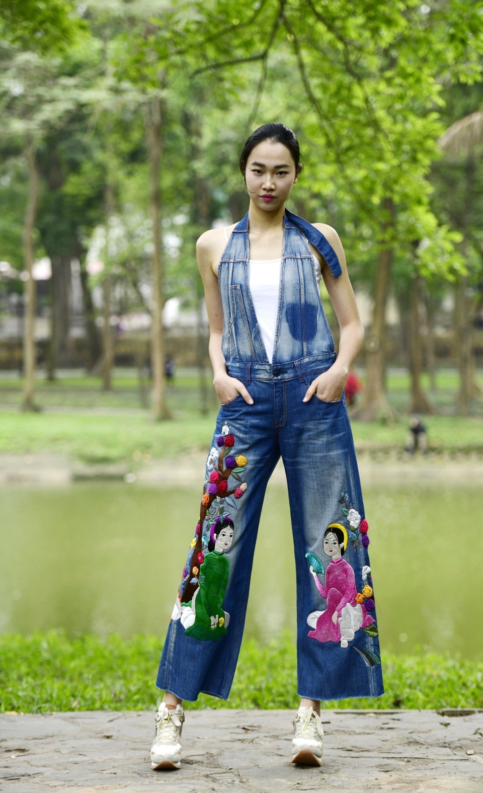 NTK Công Huân: “Khán giả bây giờ vừa đi xem thời trang, vừa “nhăm nhe” đặt hàng” - 3 NTK Công Huân: “Khán giả bây giờ vừa đi xem thời trang, vừa “nhăm nhe” đặt hàng” - 3