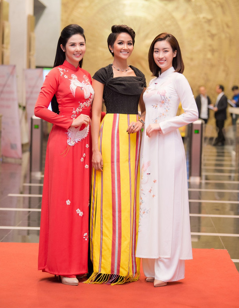 Ngoc-han-hhen-my-linh.jpg Ngoc-han-hhen-my-linh.jpg