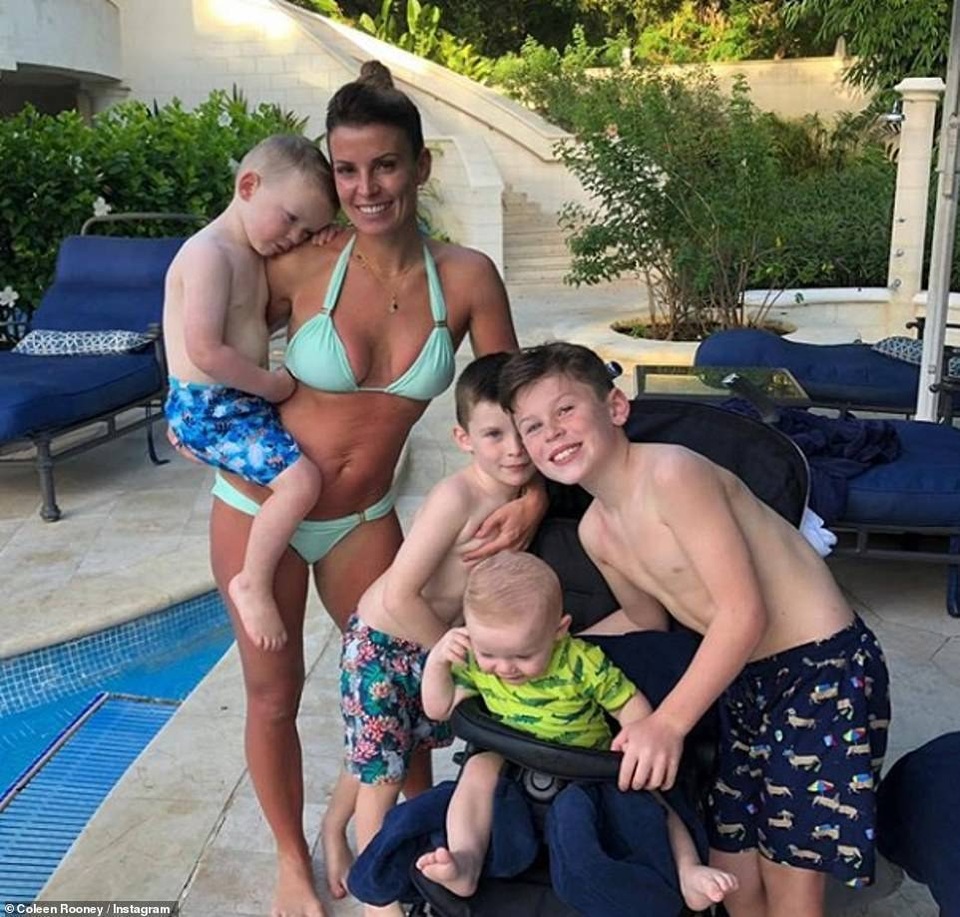 Coleen Rooney hạnh phúc đi nghỉ mát cùng chồng - 9 Coleen Rooney hạnh phúc đi nghỉ mát cùng chồng - 9