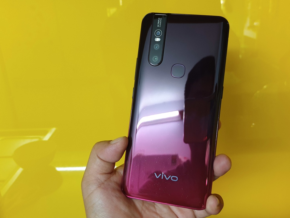 Đập hộp Vivo V15 camera thụt thò giá 8 triệu đồng - 7 Đập hộp Vivo V15 camera thụt thò giá 8 triệu đồng - 7