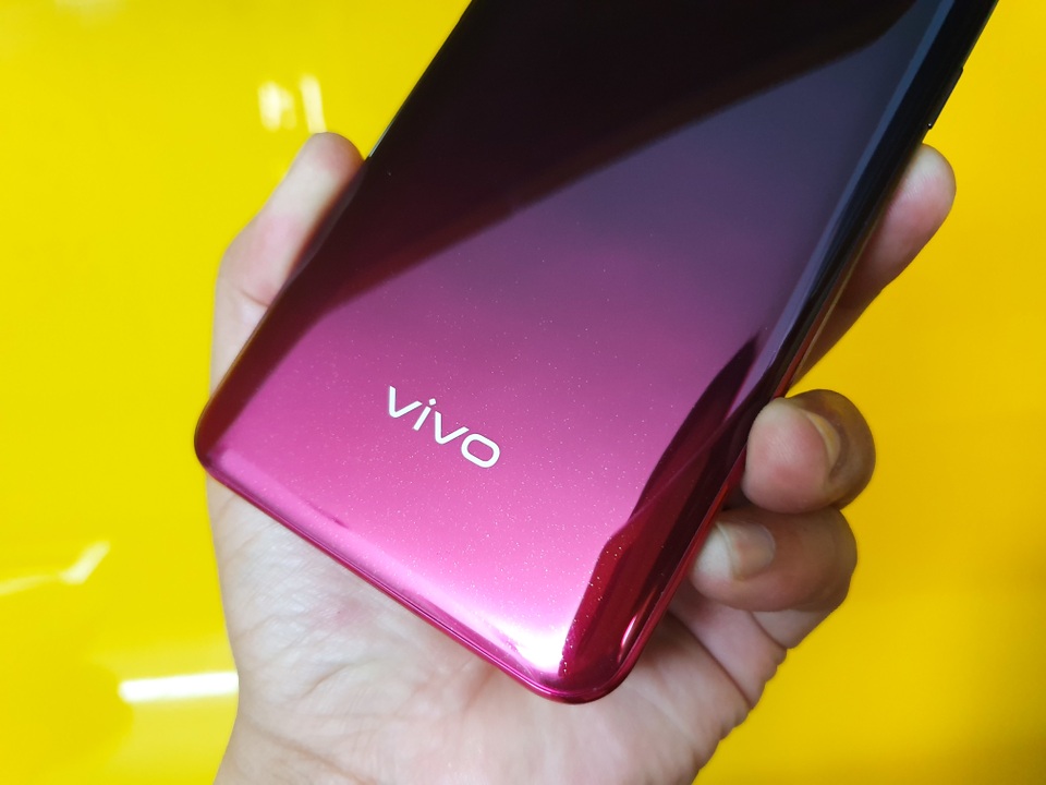 Đập hộp Vivo V15 camera thụt thò giá 8 triệu đồng - 8 Đập hộp Vivo V15 camera thụt thò giá 8 triệu đồng - 8