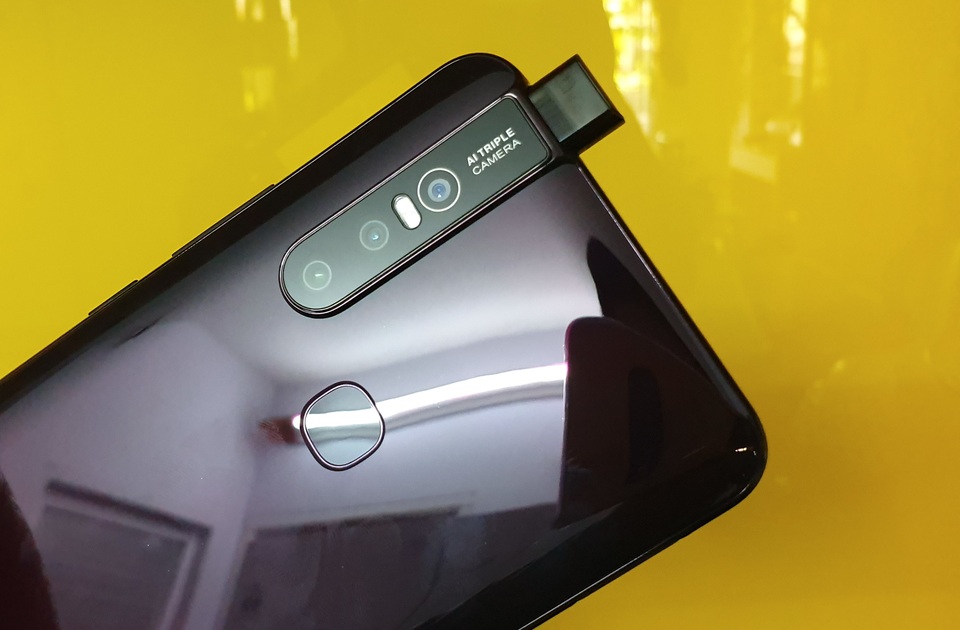 Đập hộp Vivo V15 camera thụt thò giá 8 triệu đồng - 9 Đập hộp Vivo V15 camera thụt thò giá 8 triệu đồng - 9