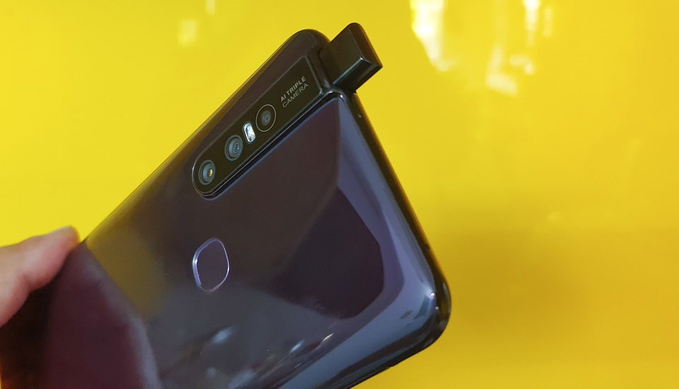 Đập hộp Vivo V15 camera thụt thò giá 8 triệu đồng - 3 Đập hộp Vivo V15 camera thụt thò giá 8 triệu đồng - 3