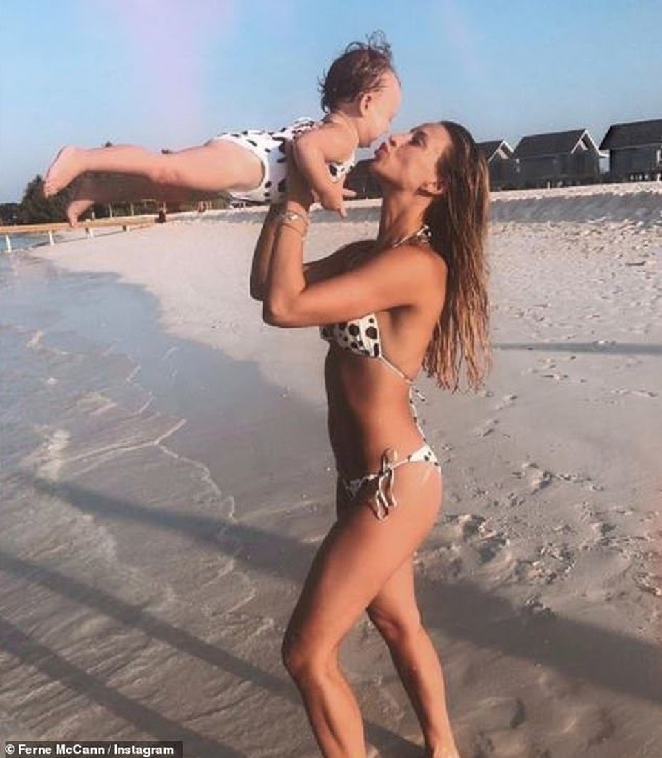 Gái một con Ferne McCann khoe dáng hoàn hảo - 7 Gái một con Ferne McCann khoe dáng hoàn hảo - 7