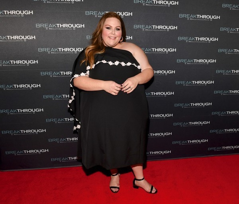 Chrissy Metz: Nữ diễn viên ngoại cỡ nổi tiếng nước Mỹ - 7 Chrissy Metz: Nữ diễn viên ngoại cỡ nổi tiếng nước Mỹ - 7