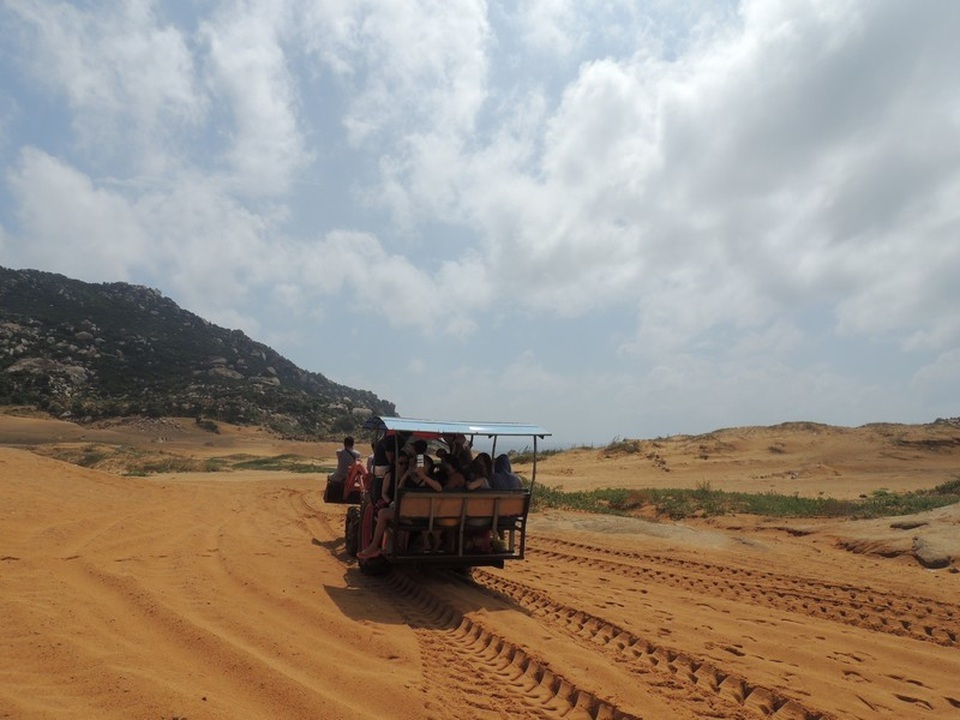 Bãi Tràng đang hút khách nhờ vẻ đẹp hoang sơ - 4 Bãi Tràng đang hút khách nhờ vẻ đẹp hoang sơ - 4