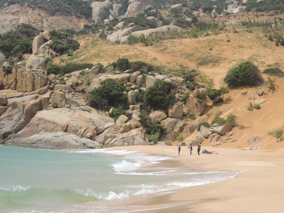 Bãi Tràng đang hút khách nhờ vẻ đẹp hoang sơ - 13 Bãi Tràng đang hút khách nhờ vẻ đẹp hoang sơ - 13