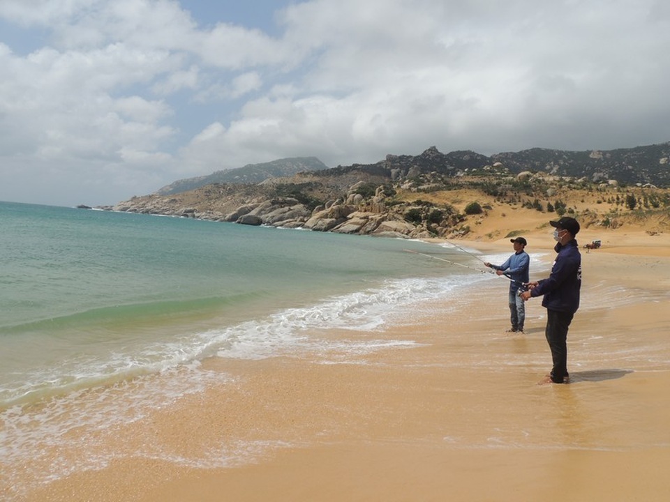 Bãi Tràng đang hút khách nhờ vẻ đẹp hoang sơ - 12 Bãi Tràng đang hút khách nhờ vẻ đẹp hoang sơ - 12
