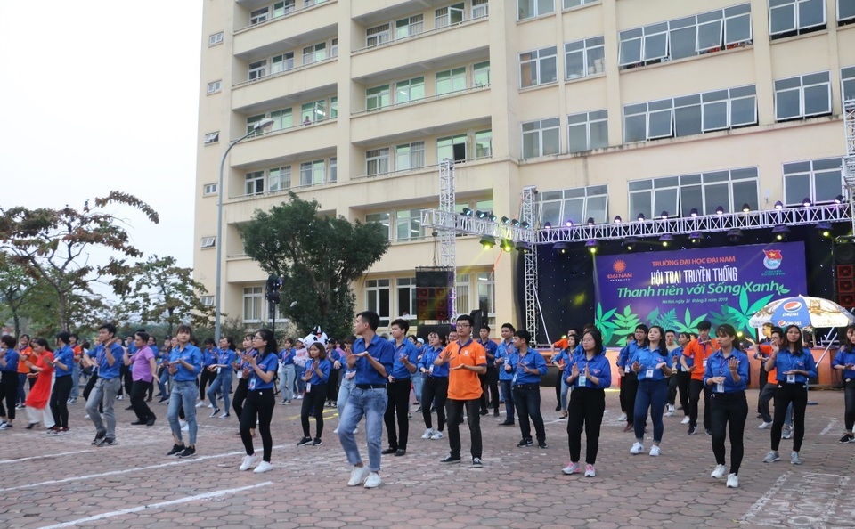 Sinh viên trường ĐH Đại Nam nói không với túi nilon - 6 Sinh viên trường ĐH Đại Nam nói không với túi nilon - 6