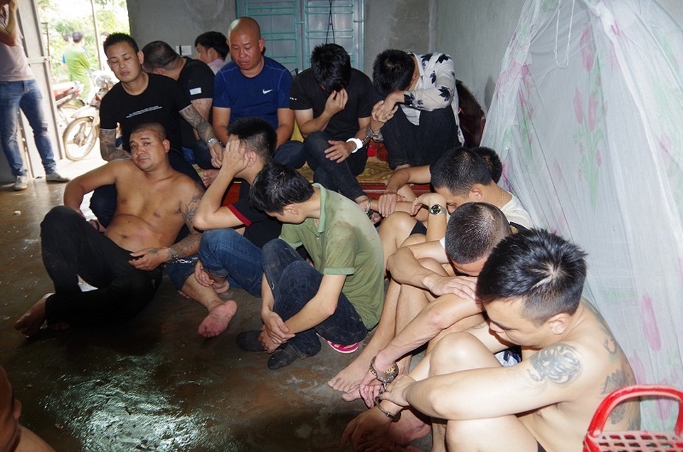 42 con bạc nhảy sông định tẩu thoát bị cảnh sát bắt giữ - 3 42 con bạc nhảy sông định tẩu thoát bị cảnh sát bắt giữ - 3