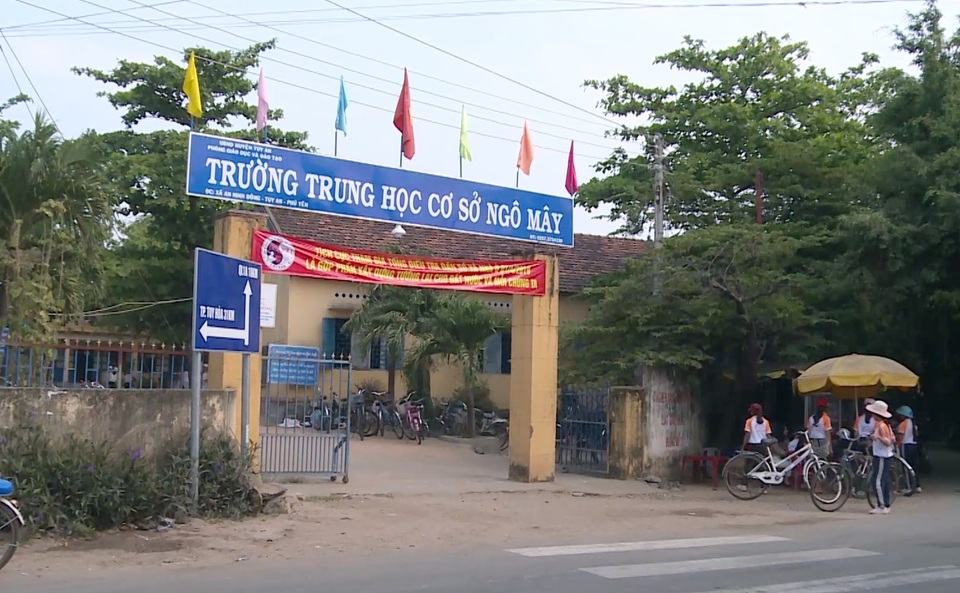 Phú Yên: Buộc thôi học 1 tuần 3 nữ sinh đánh hội đồng - 2 Phú Yên: Buộc thôi học 1 tuần 3 nữ sinh đánh hội đồng - 2