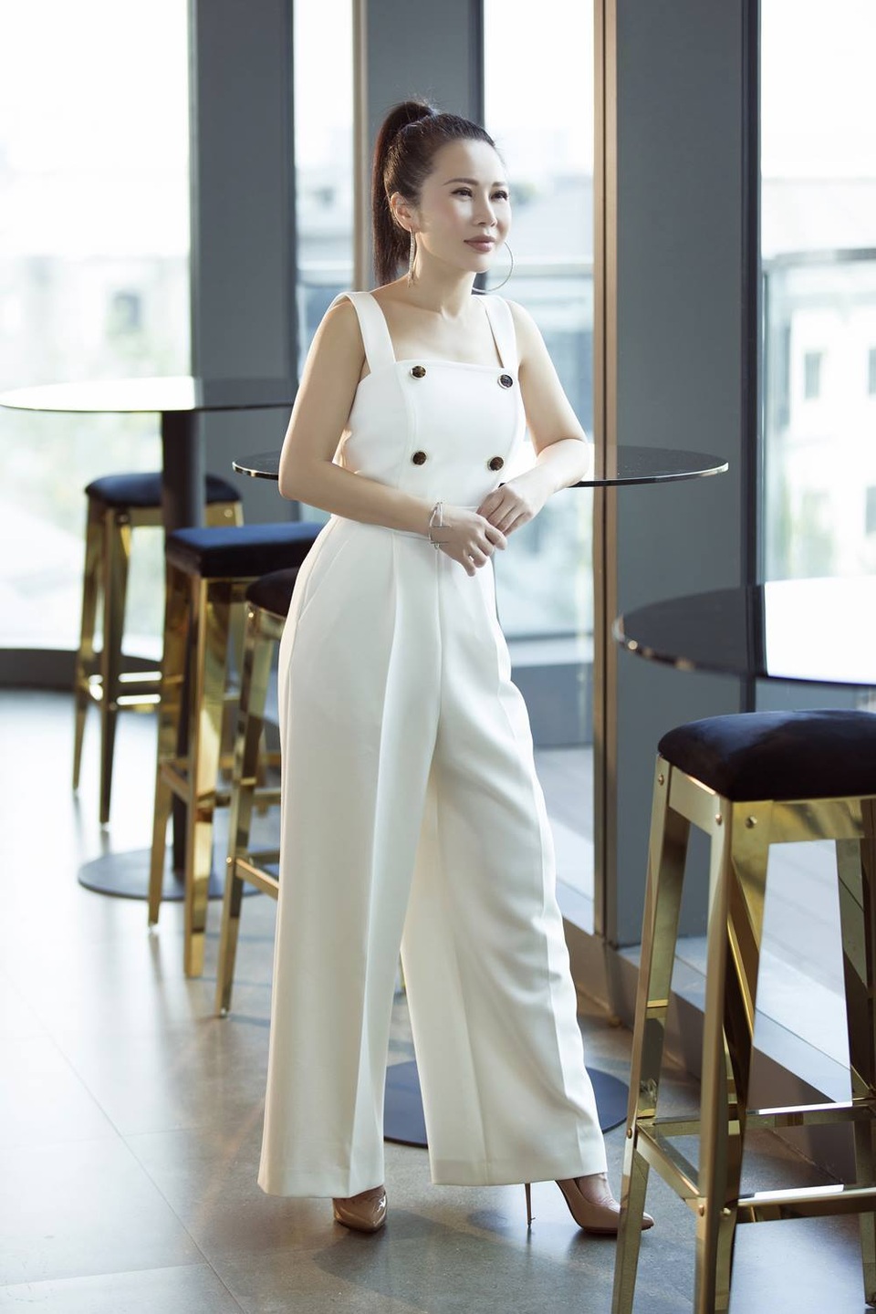 Hoa khôi doanh nhân Lan Phương thanh lịch trong bộ ảnh thời trang - 1