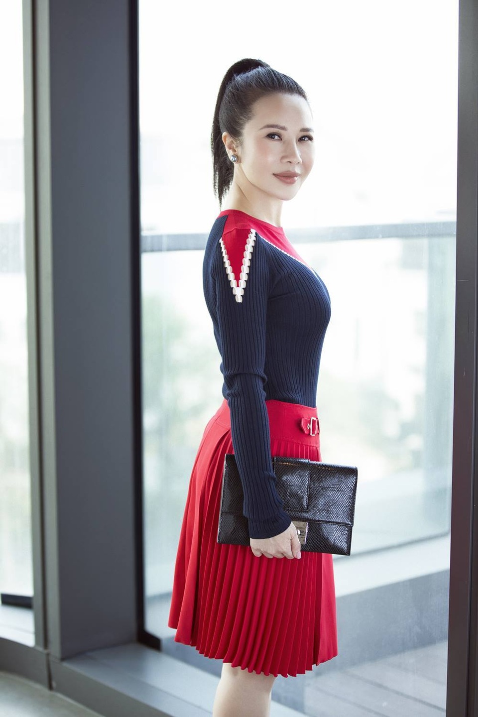 Hoa khôi doanh nhân Lan Phương thanh lịch trong bộ ảnh thời trang - 10