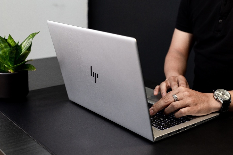 HP EliteBook 705 series G5: Sức mạnh ẩn chứa trong vẻ ngoài lịch lãm - 1 HP EliteBook 705 series G5: Sức mạnh ẩn chứa trong vẻ ngoài lịch lãm - 1