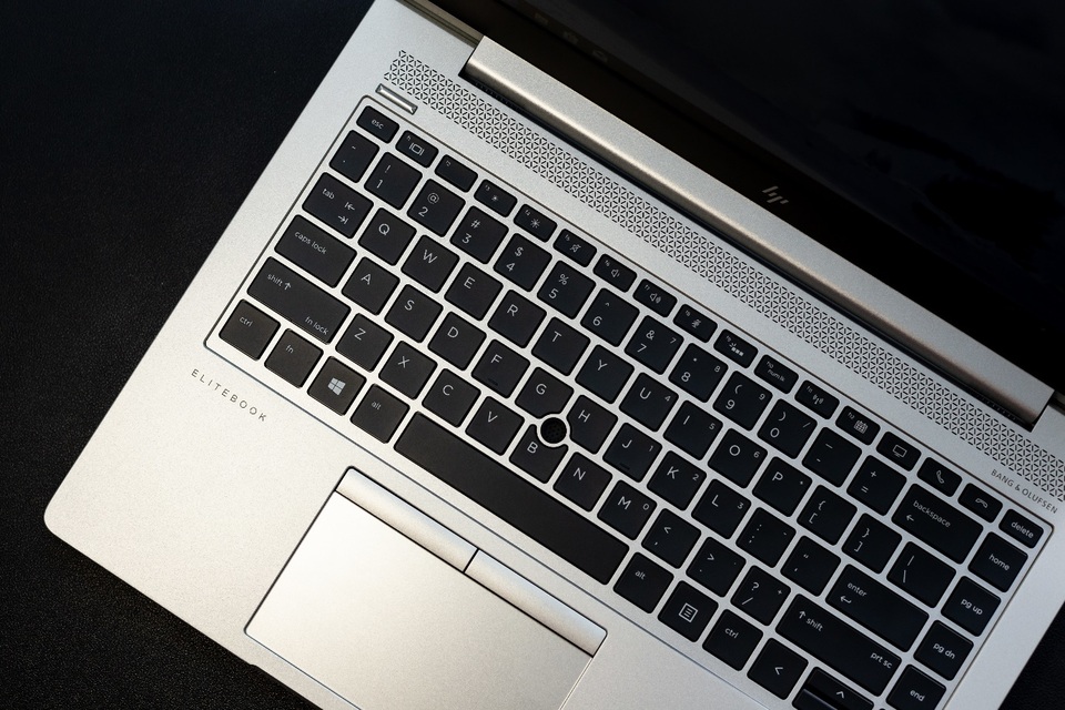 HP EliteBook 705 series G5: Sức mạnh ẩn chứa trong vẻ ngoài lịch lãm - 2 HP EliteBook 705 series G5: Sức mạnh ẩn chứa trong vẻ ngoài lịch lãm - 2