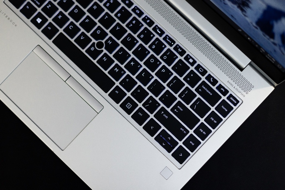 HP EliteBook 705 series G5: Sức mạnh ẩn chứa trong vẻ ngoài lịch lãm - 6 HP EliteBook 705 series G5: Sức mạnh ẩn chứa trong vẻ ngoài lịch lãm - 6