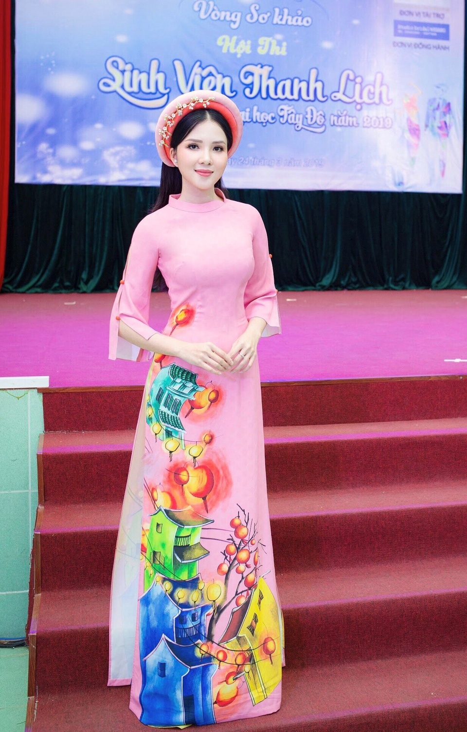 Hoa khôi Thúy Vi rạng rỡ làm giám khảo sinh viên thanh lịch ĐH Tây Đô - 9 Hoa khôi Thúy Vi rạng rỡ làm giám khảo sinh viên thanh lịch ĐH Tây Đô - 9