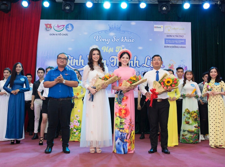 Hoa khôi Thúy Vi rạng rỡ làm giám khảo sinh viên thanh lịch ĐH Tây Đô - 6 Hoa khôi Thúy Vi rạng rỡ làm giám khảo sinh viên thanh lịch ĐH Tây Đô - 6