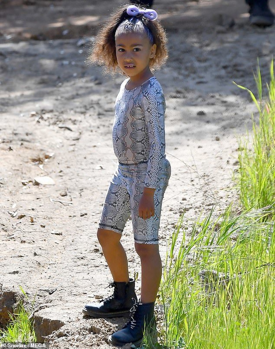 Con gái Kim siêu vòng ba càng lớn càng sành điệu - 5 Con gái Kim siêu vòng ba càng lớn càng sành điệu - 5