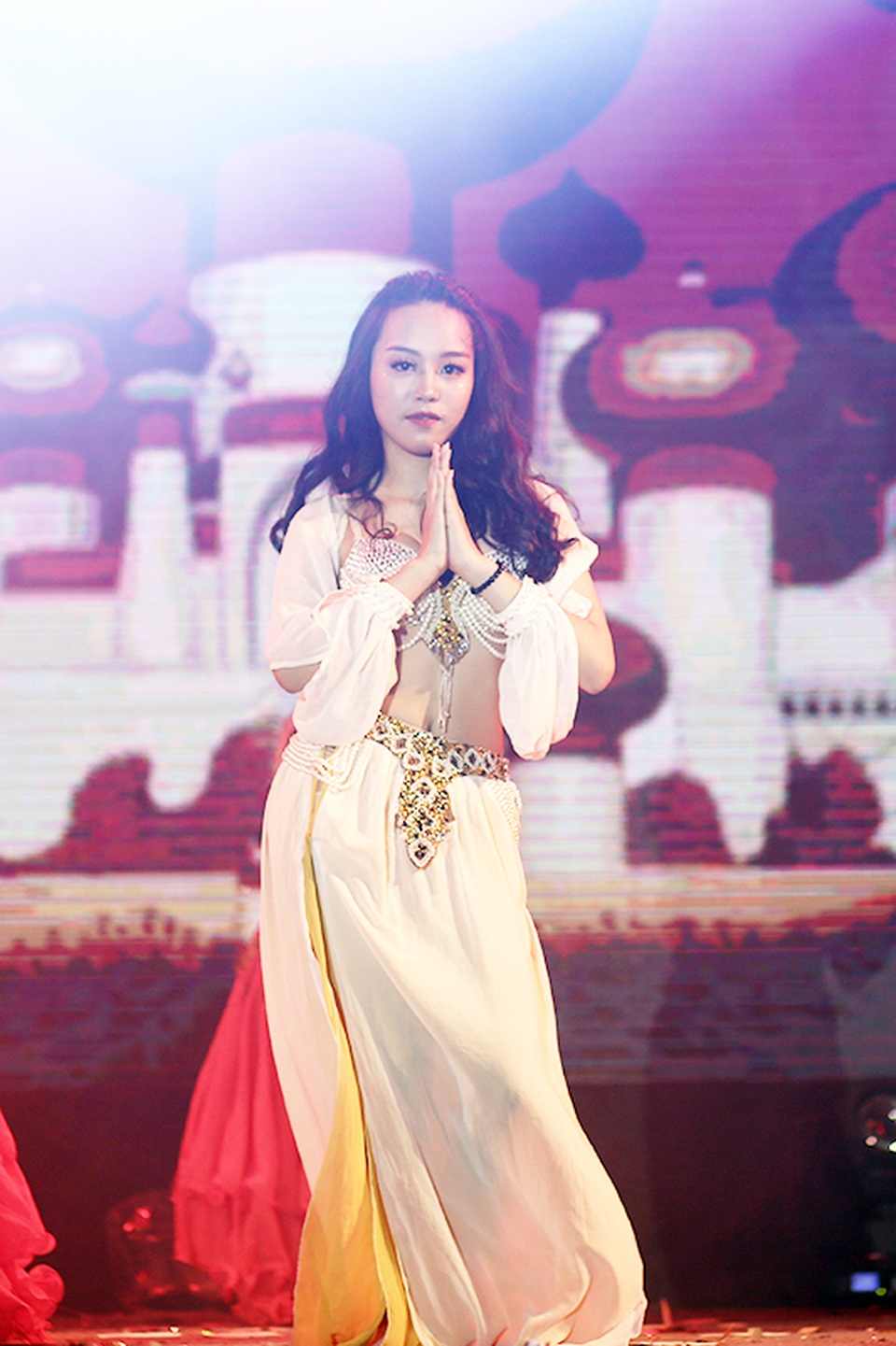 Tiền nhiều để làm gì... vào vũ khúc nóng bỏng của học sinh THPT Phan Đình Phùng - 2 Tiền nhiều để làm gì... vào vũ khúc nóng bỏng của học sinh THPT Phan Đình Phùng - 2